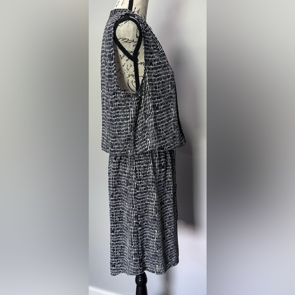 👗 Women's Sleeveless Layered Sheer Tunic Dress 🌟 - Picture 4 of 10